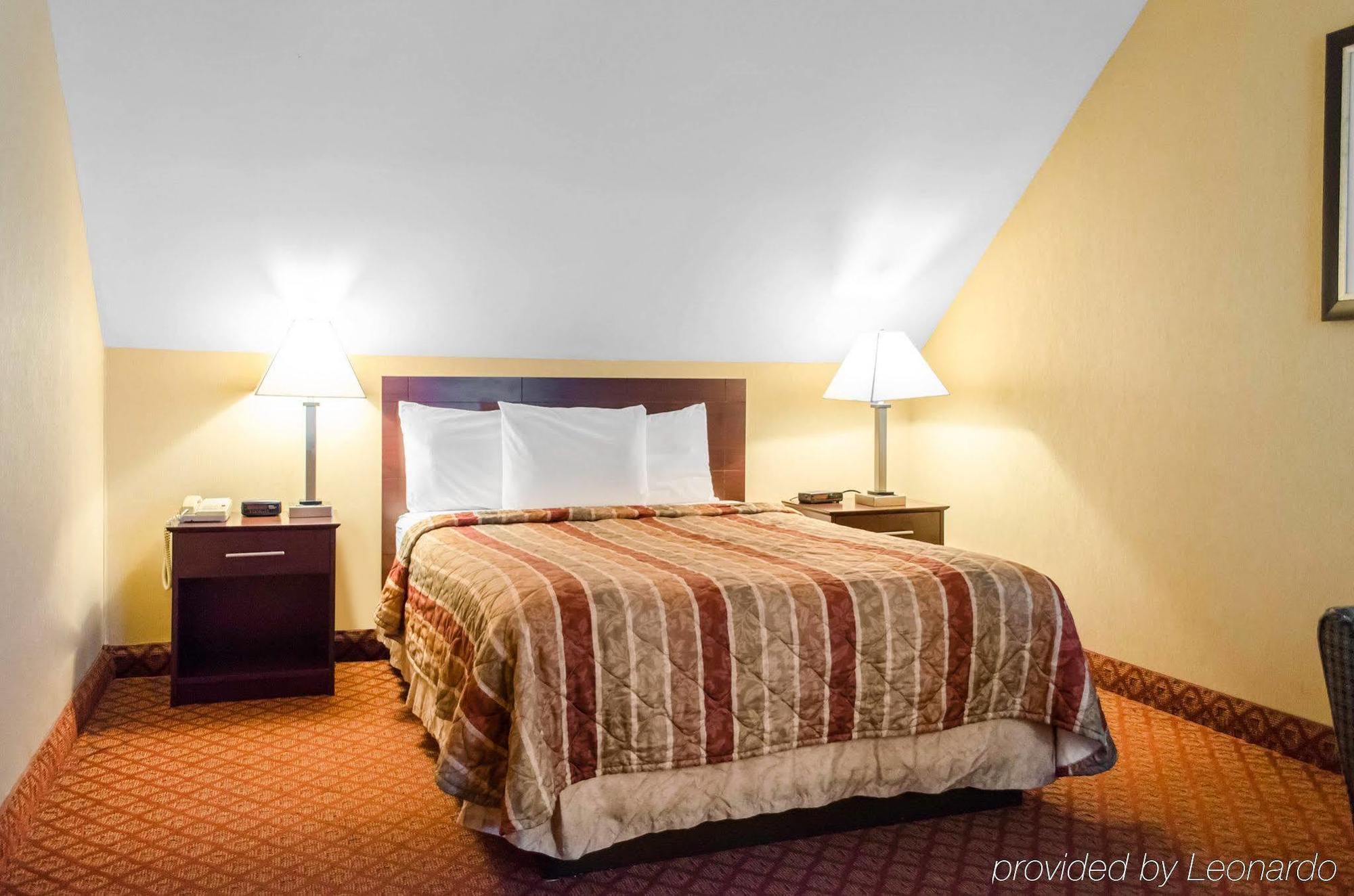 Rodeway Inn & Suites Hershey Exterior photo